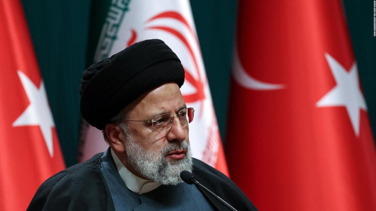 El presidente de Irán, Ebrahim Raisi, y el ministro de Asuntos Exteriores, Hossein Amir-Abdollahian, murieron el domingo en un accidente de helicóptero en el norte de Irán debido a la espesa niebla que afectó la zona.